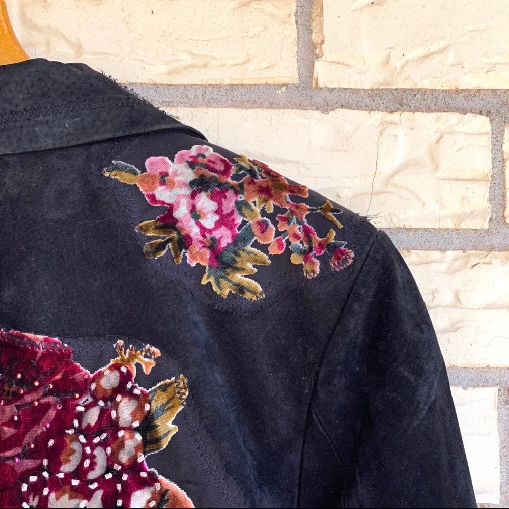 Maxima Black Floral Blazer - Picture 8 of 8